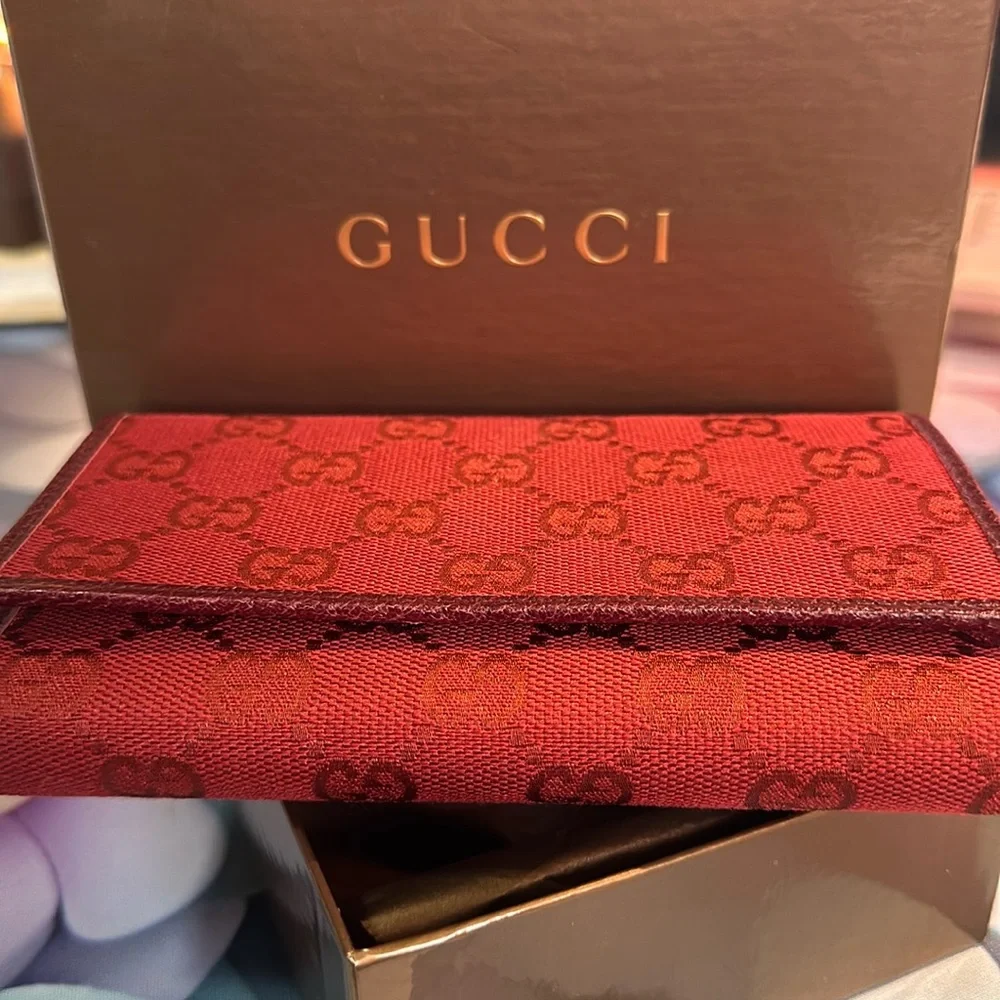 Authentic Gucci - Picture 1 of 6